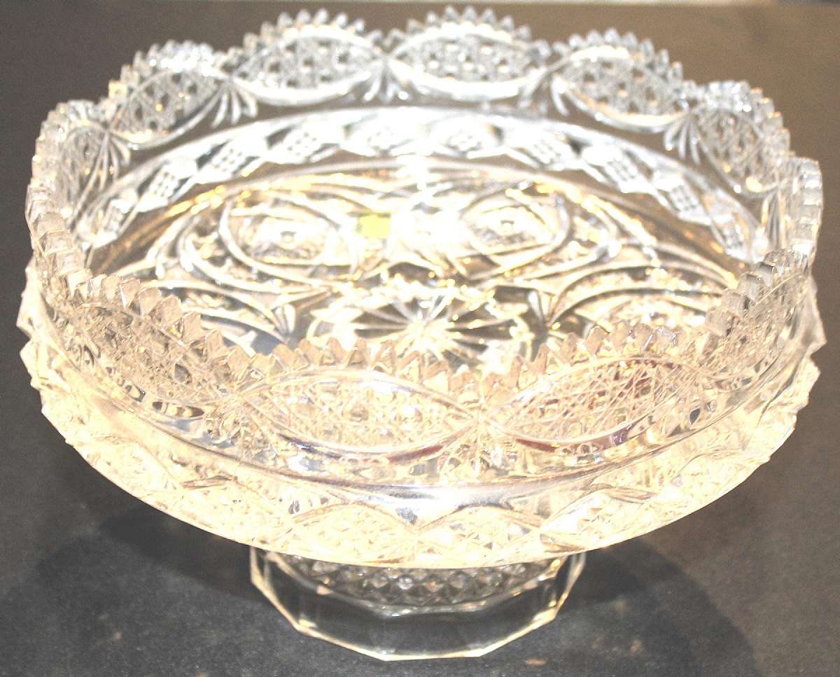 Up for sale is this Beautiful Vintage Seebachhutte Bleikristall Germany Crystal Saw Tooth Centerpiece Table Bowl with its original label in excellent condition with no chips or cracks. Measures approx. 6 3/4"T by 10" W. Gorgeous heavy crystal piece that w