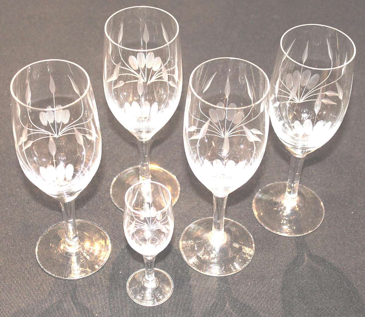 Up for sale are these Colony Glass Set Of Five Stemware Pieces Pattern COL50 in excellent condition with no chips or cracks. The Four tall glasses measure approx. 7 1/4"T by 2 3/8"W & the small one 4 5/8"T by 1 3/8"W. Shipping Exc