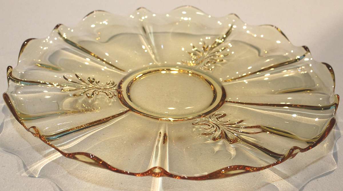 Up for sale is this Fostoria Baroque Topaz Fourteen Inch Torte Plate with no chips or cracks. Some Utensil Marks from use. Beautiful Piece.Shipping Excludes: Alaska/Hawaii, US Protectorates, APO/FPO, PO BoxShipping Provided to the United States Only.