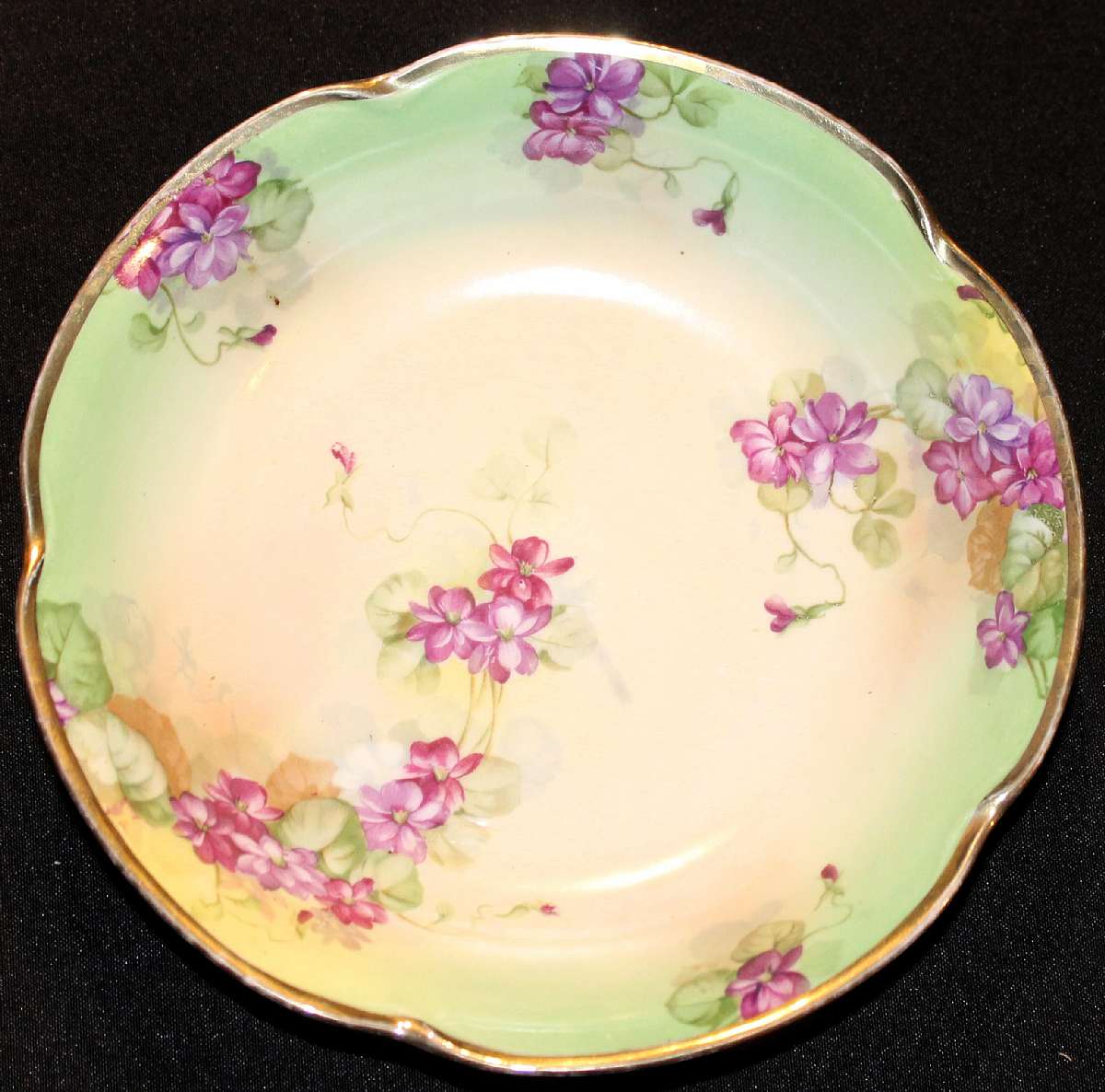 Up for sale is this Jaeger and Co J & C Bavaria Louise Serving Bowl Circa 1898-1923 in great condition with no chips or cracks. It measures approx. 9 inches wide & about 2 inches deep. Shipping Excludes: Alaska/Hawaii, US Protectorates, APO/FPO,