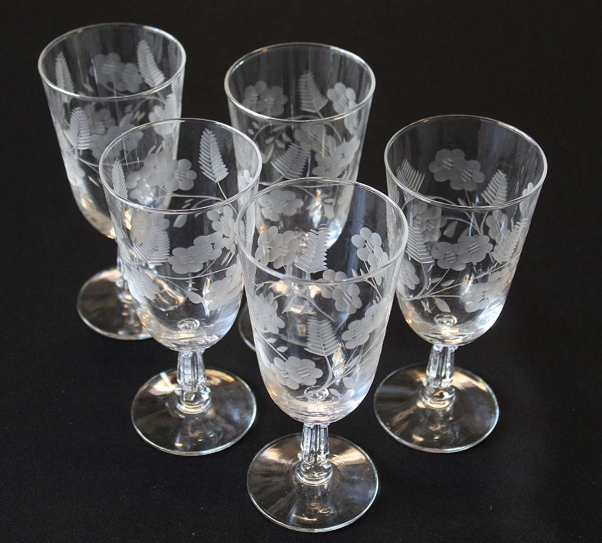 Up for sale are these Libbey Crystal Garland Set Of Five Juice Glasses in great condition with no chips or cracks. They measure approx. 6"T by 3 1/2"W.Shipping Excludes: Alaska/Hawaii, US Protectorates, APO/FPO, PO BoxShipping Provided to the