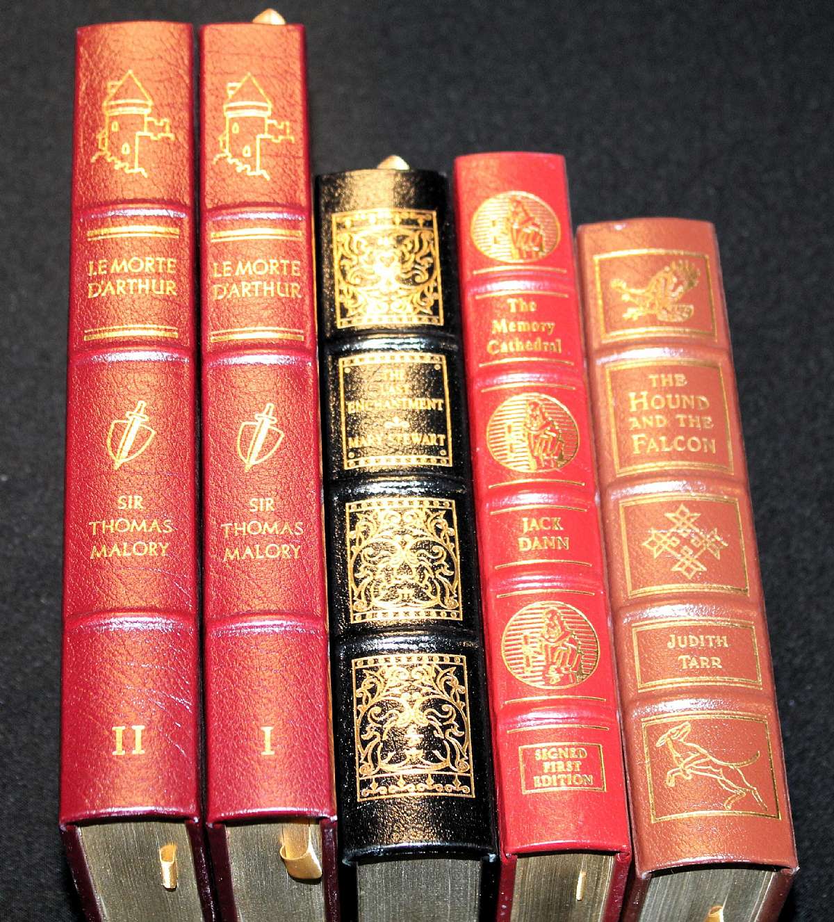 Up for sale are these Vintage Highly Collectible Easton Press Set Of Five Books. Included are The Memory Cathedral, The Last Enchantment, The Hound & The Falcon & Volume 1 & Volume 2 Le Morte D' Arthur. They are all in great condition. Shipp