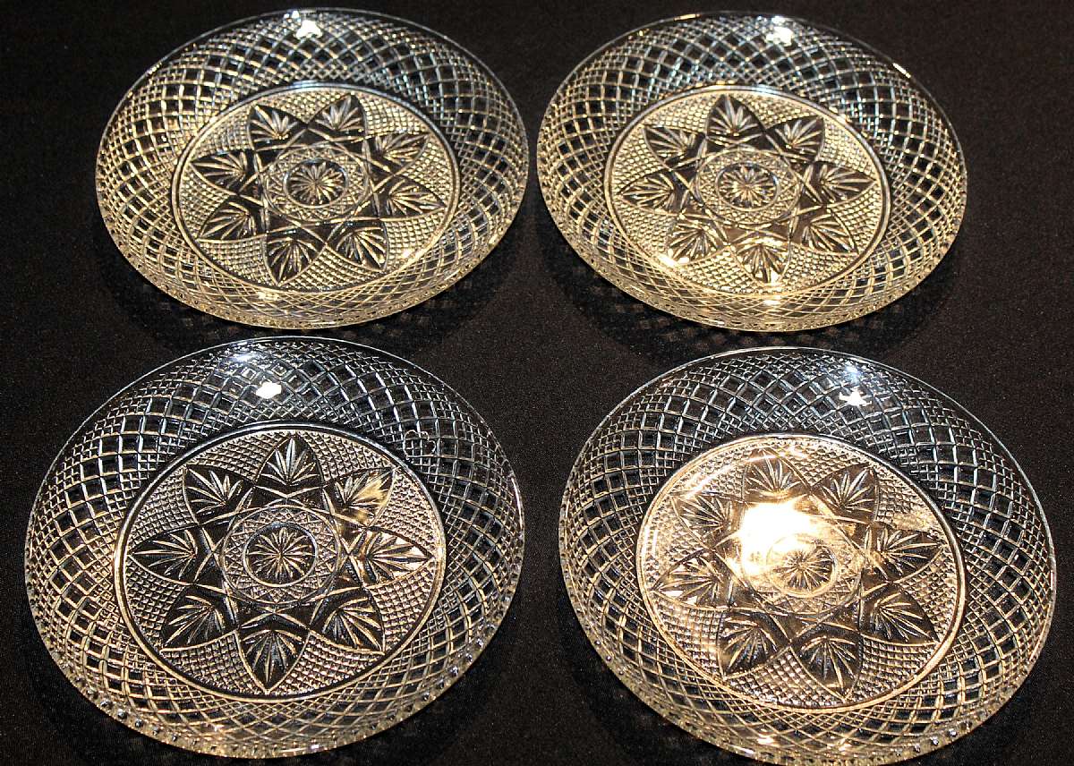 Up for sale are these Cristal Dâ€™Arques Durand Antique Clear Set Of Four Luncheon Plates in Outstanding excellent condition with no chips or cracks. They measure approx. 8"W.Shipping Excludes: Alaska/Hawaii, US Protectorates, APO/F