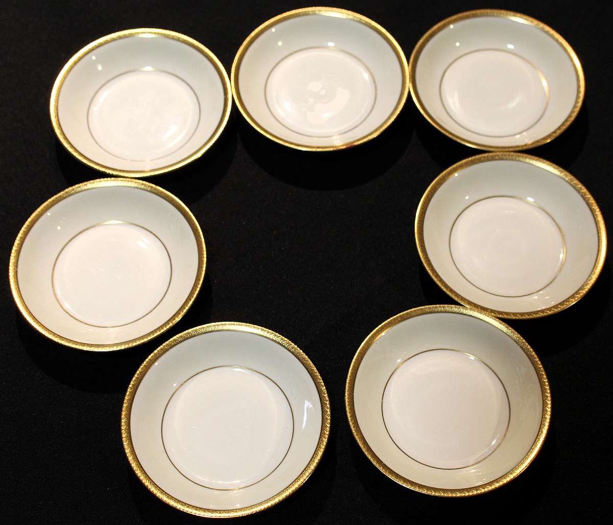 Up for sale are these Theodore Haviland Milford Set Of Seven Fruit or Dessert Bowls in great condition with no chips. Circa 1951.  They measure approx. 5"W. Please see my other sales for more of this pattern.  Shipping Excludes: Alaska/Hawaii, US Pr