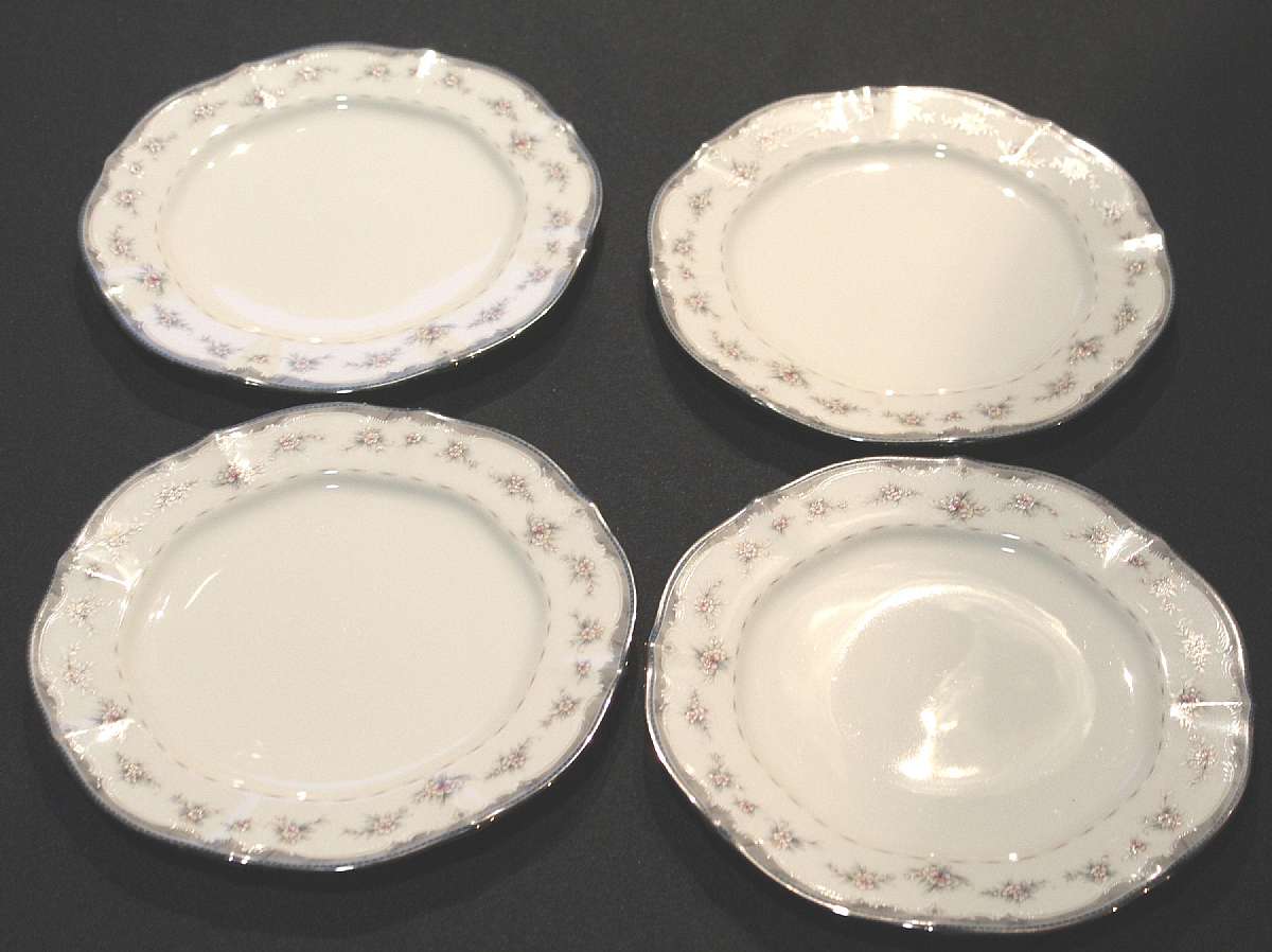 Up for sale are these Noritake Traviata Set Of Four Bread Plates in very good condition with no chips or cracks. They measure approx. 7"W. Please see my other sales for more of this beautiful pattern.Shipping Excludes: Alaska/Hawaii, US Protectorate