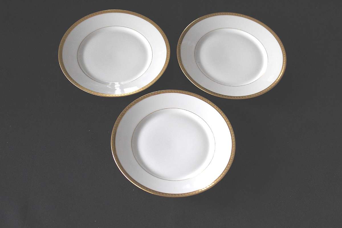 Up for sale are these Bawo & Dotter Pattern 25 Limoges France True Antique Set Of Three Salad Plates in great condition with no chips or cracks and minor gold wear. The plates measure approx. 7 5/8"W. This pattern was discontinued in 1913. Please see my o