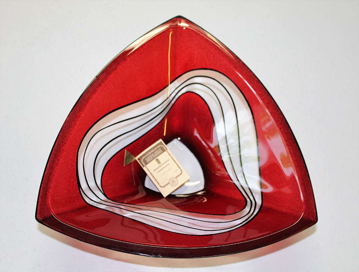Up for sale is this Gorgeous Large Vlasta Vobornikova signed Contemporary Czech Art Glass by Miracle Studio in great condition. Called Glass Reuleaux Bowl it measures approx. 11 3/4"W by 4"T. The third picture shows what I believe is a manufacturing defec