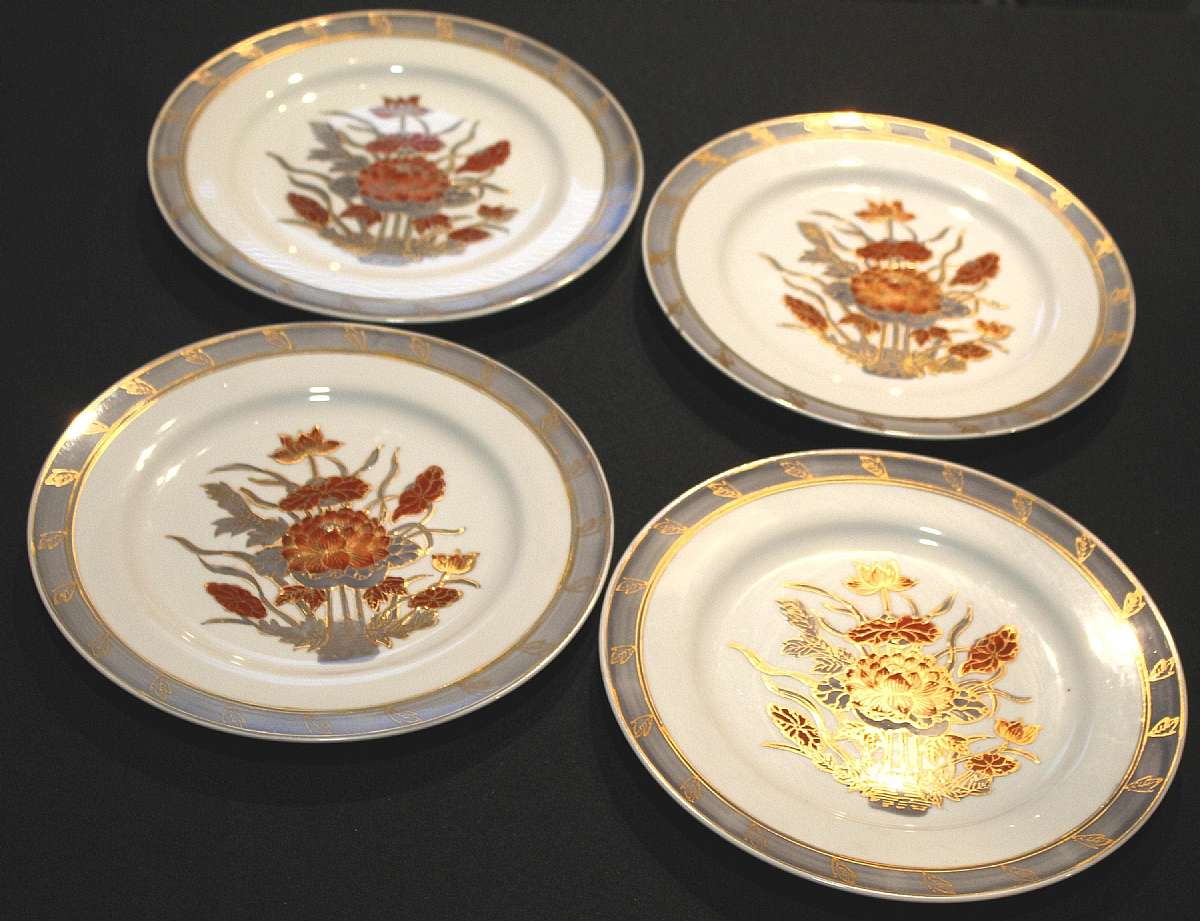 Up for sale are these ACF Decorated In Hong Kong Japanese Porcelain Ware Set Of 4 Dinner Plates in great condition with no chips or cracks. Occasional glaze or paint manufactures defect. Decorated With Gold that really shows up well in the light. These we