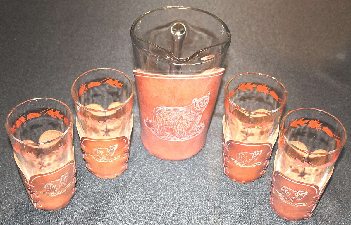 Up for sale are these Rare Vintage Libbey Glass Wild Bear Decals Leather Holders Set of Four Tall Highball Glasses & One Pitcher in great condition with no chips or cracks. Some minor scratching from use. The Glasses measure approx. 5 3/4"T by 3 3/8"W and