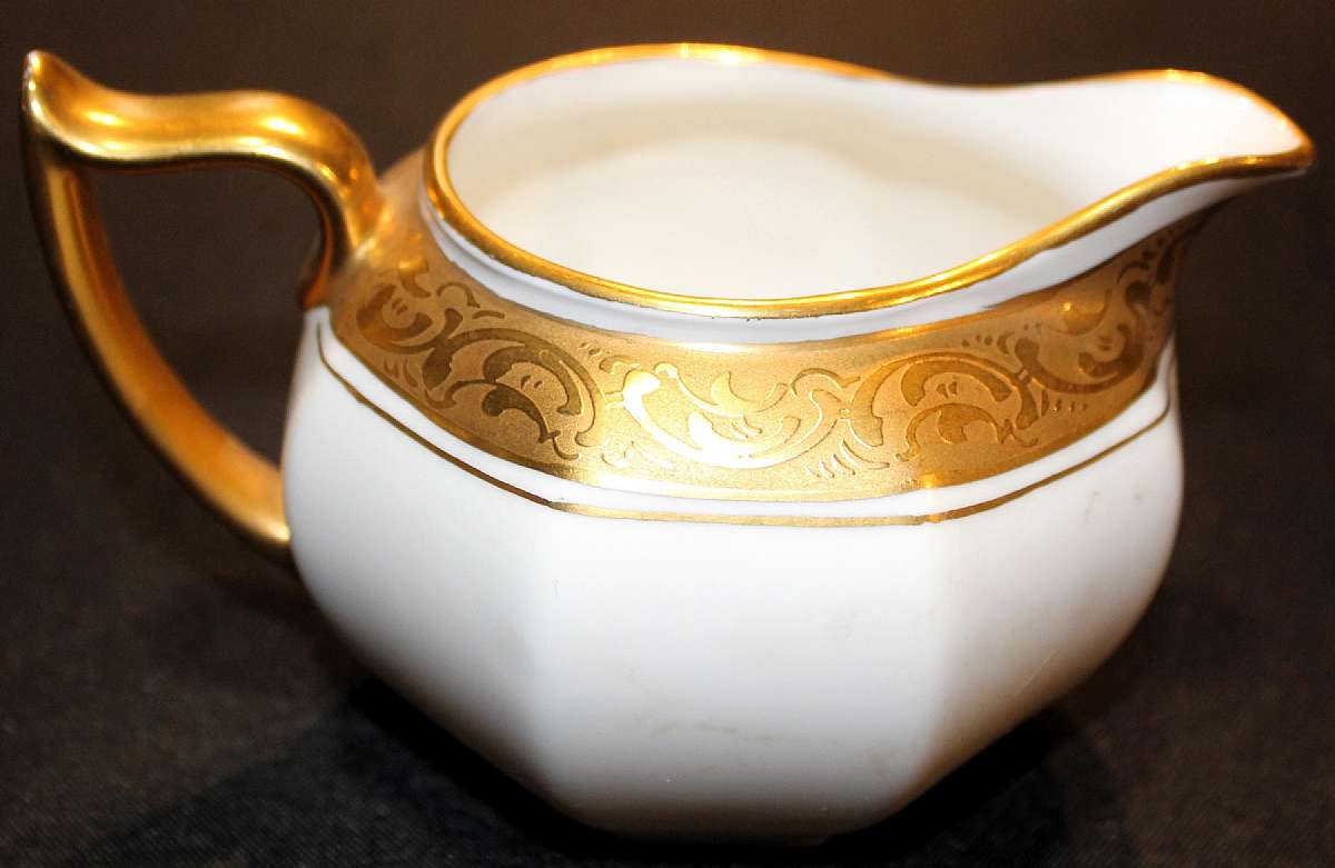 Up for sale is this Zeh Scherzer Z S & Co Bavaria Antique Gold Trim Design Creamer in excellent condition with no chips or cracks. Shipping Excludes: Alaska/Hawaii, US Protectorates, APO/FPO, PO BoxShipping Provided to the United States Only.