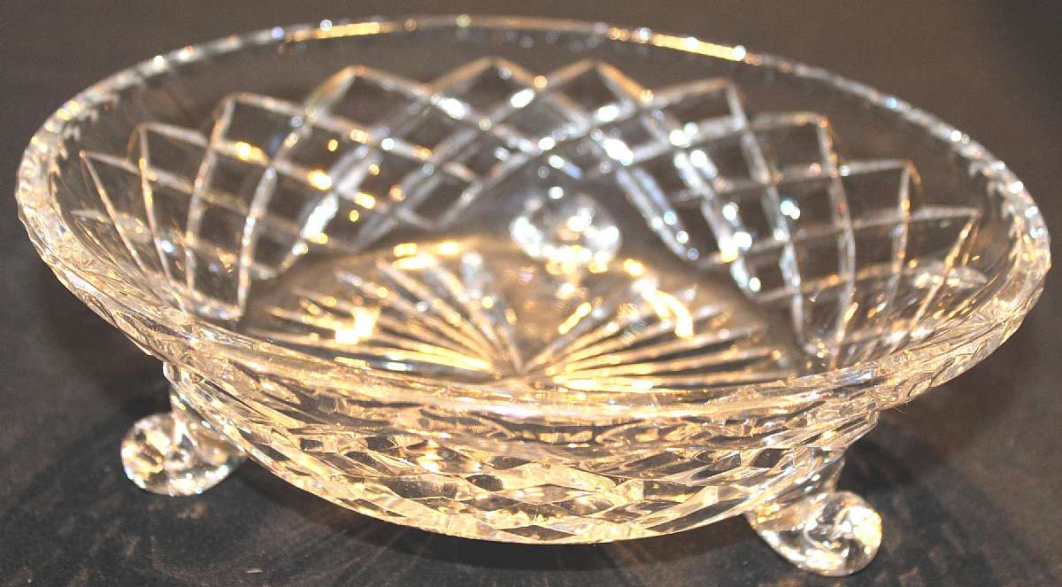 Up for sale is this Beautiful Kusak Cut Glass Works Brookshire 3-Toed Bowl in excellent condition with no chips or cracks. Measures approx. 9 3/8 inches wide and is 3 1/8 inches tall.  Shipping Excludes: Alaska/Hawaii, US Protectorates, APO/FPO, PO BoxS