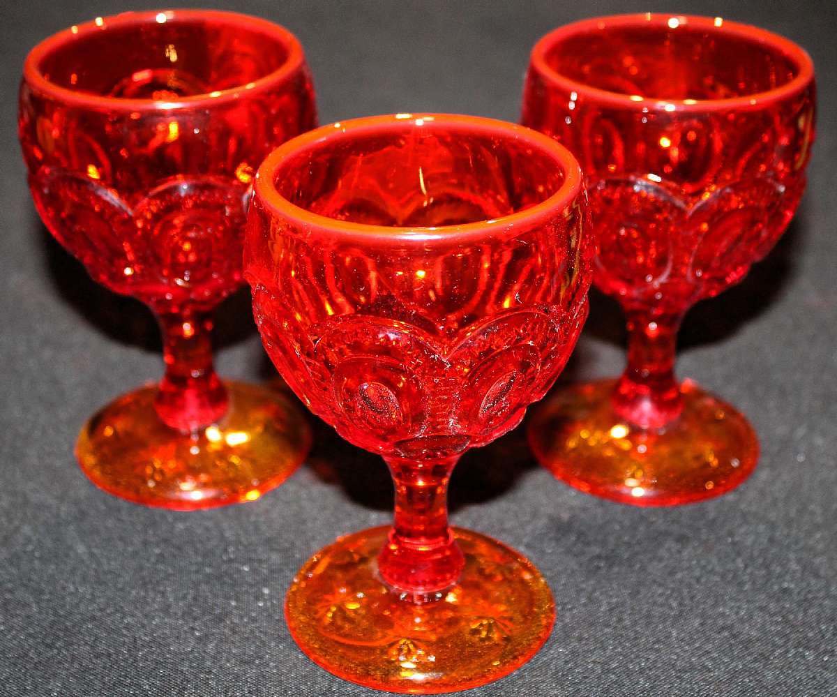 Up for sale are these L E Smith Glass Moon & Star Red Set Of Three Goblets. They measure 4 3/4"T by 3"W and are in great condition with no chips or cracks.Shipping Excludes: Alaska/Hawaii, US Protectorates, APO/FPO, PO BoxShipping Provided