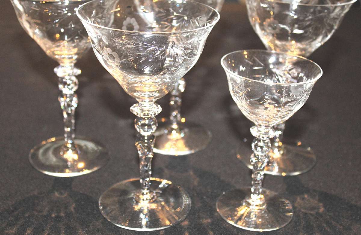 Up for sale are these Rare Vintage Tiffin Pattern TIF95 Set Of Four Champagne Glasses & One Liquor Cocktail in excellent condition with no chips or cracks. The Champagne Glasses measure approx. 6 1/4"T by 3 7/8"W & the liquor cocktail 5&