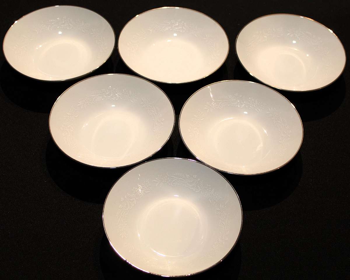 Up for sale are these Noritake Reina Set Of Six Soup Bowls in excellent condition with no chips or cracks. The Soup bowls measure approx. 7 1/2"W.Shipping Excludes: Alaska/Hawaii, US Protectorates, APO/FPO, PO BoxShipping Provided to the United Sta