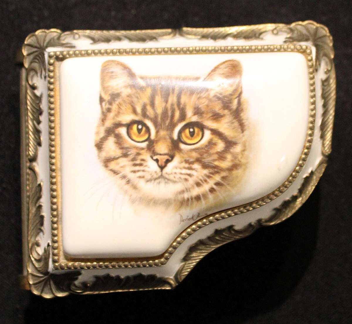 Up for sale is this Sankyo Japan Trinket Jewelry Music Box in great working condition. Measures approx. 3 3/4 inches long by 3 inches wide. Very nice item with a cute kitty on the front and the picture is signed Derrick Bowh. Plays the song Evergreen. Sh