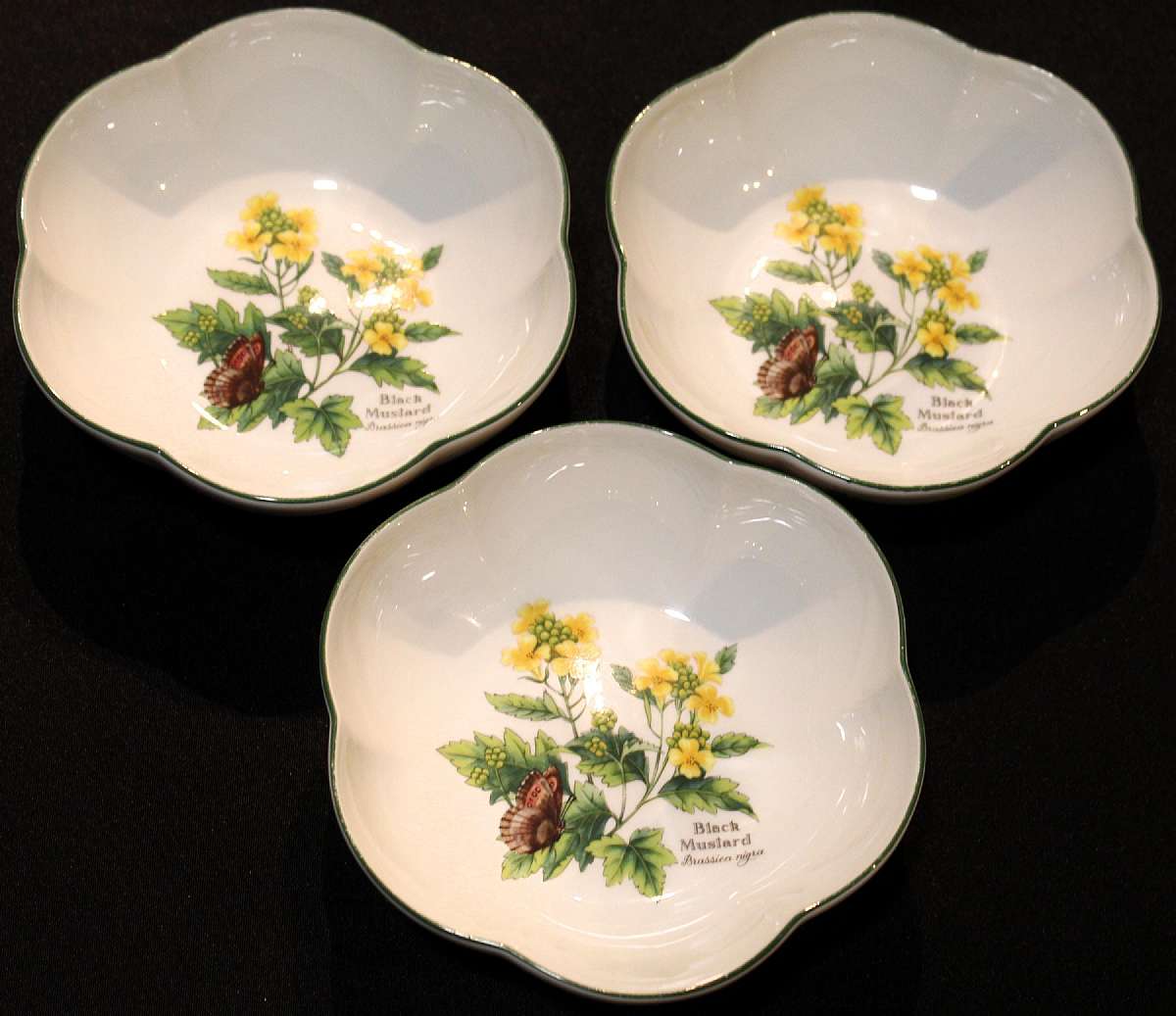 Up for sale are these Royal Worcester Herbs Green Trim Set Of Three Bowls. The bowls measure approx. 6 5/8"W by 2"T. No chips or cracks. Some green trim wear.Shipping Excludes: Alaska/Hawaii, US Protectorates, APO/FPO, PO BoxShipping Provided