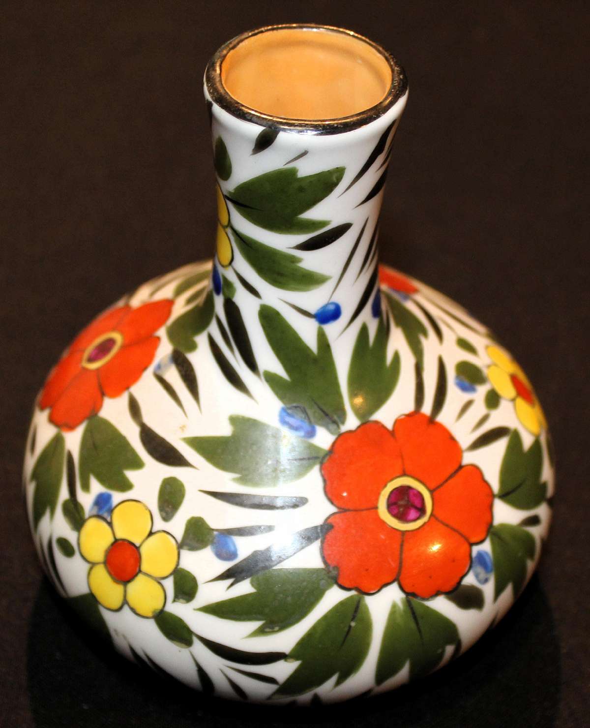 Up for sale is this Japanese Tashiro Shoten carafe. It originally came with a matching cup that would be displayed inverted on the top, in the same pattern. People would put these at bedside with water inside so that their guests could have a glass of wat