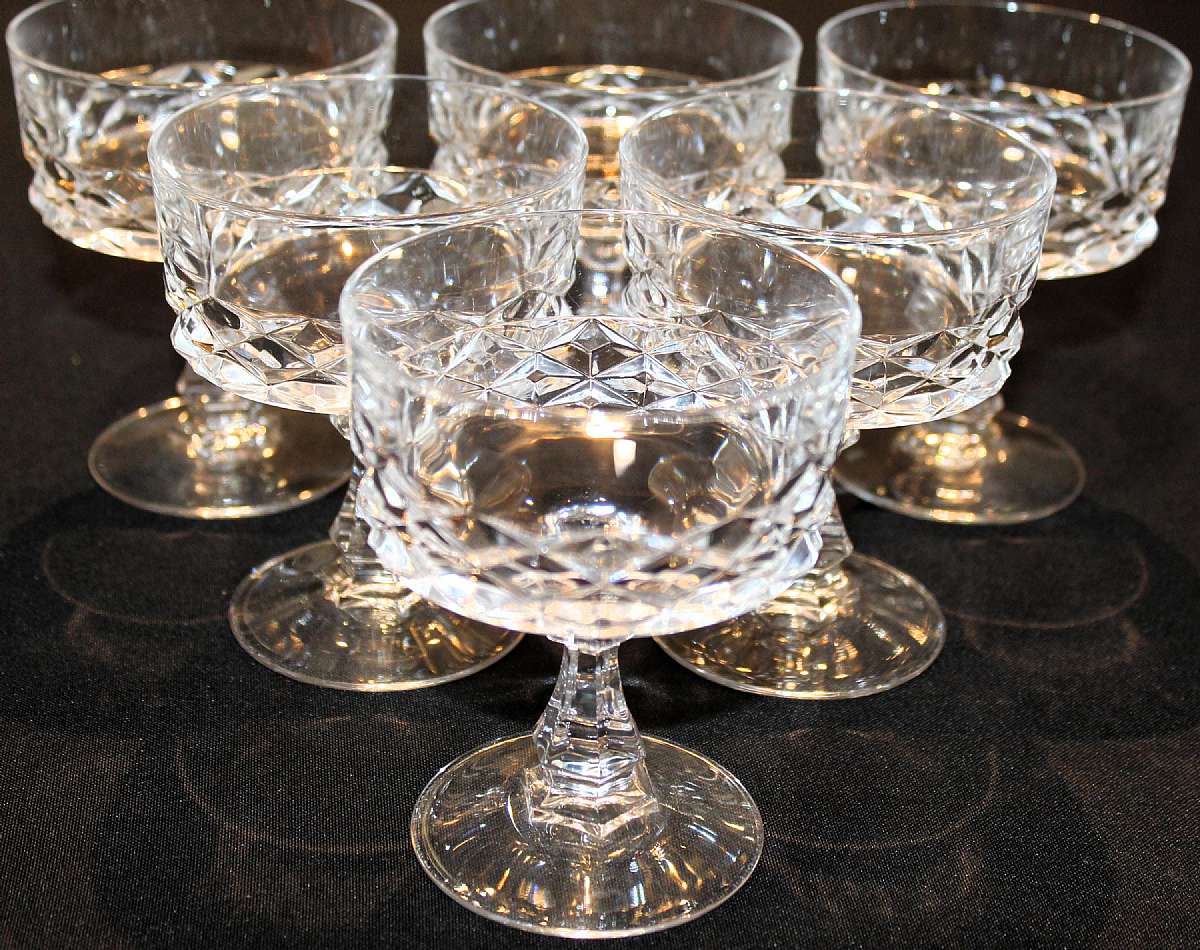 Up for sale are these Vintage Cristal Dâ€™Arques-Durand Diamond Pattern Champagne Crystal Set of 6 Stemware Glasses in excellent condition with no chips or cracks. They measure approx. 4 1/2"Tall by 3 1/2"W. Shipping Excludes:
