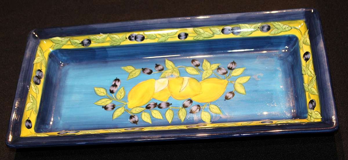 Up for sale is this Laurie Gates Sienna Large Platter or Bread Tray in great condition. Rare piece with no chips or cracks and minor wear. Measures approx. 18 1/2" L by 7 1/4"W.Shipping Excludes: Alaska/Hawaii, US Protectorates, APO/FPO, PO Box