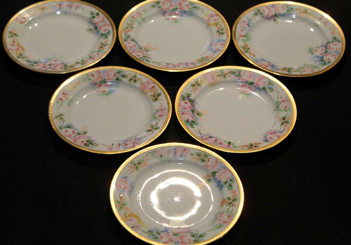 Up for sale is this Royal Bayreuth Antique Pink Rose Floral Set Of 6 Dessert Plates in great condition with no chips, cracks or crazing. Minor Gold Wear. The plates measures approx. 6"W. This mark was used around 1902. Please see my other sales for m