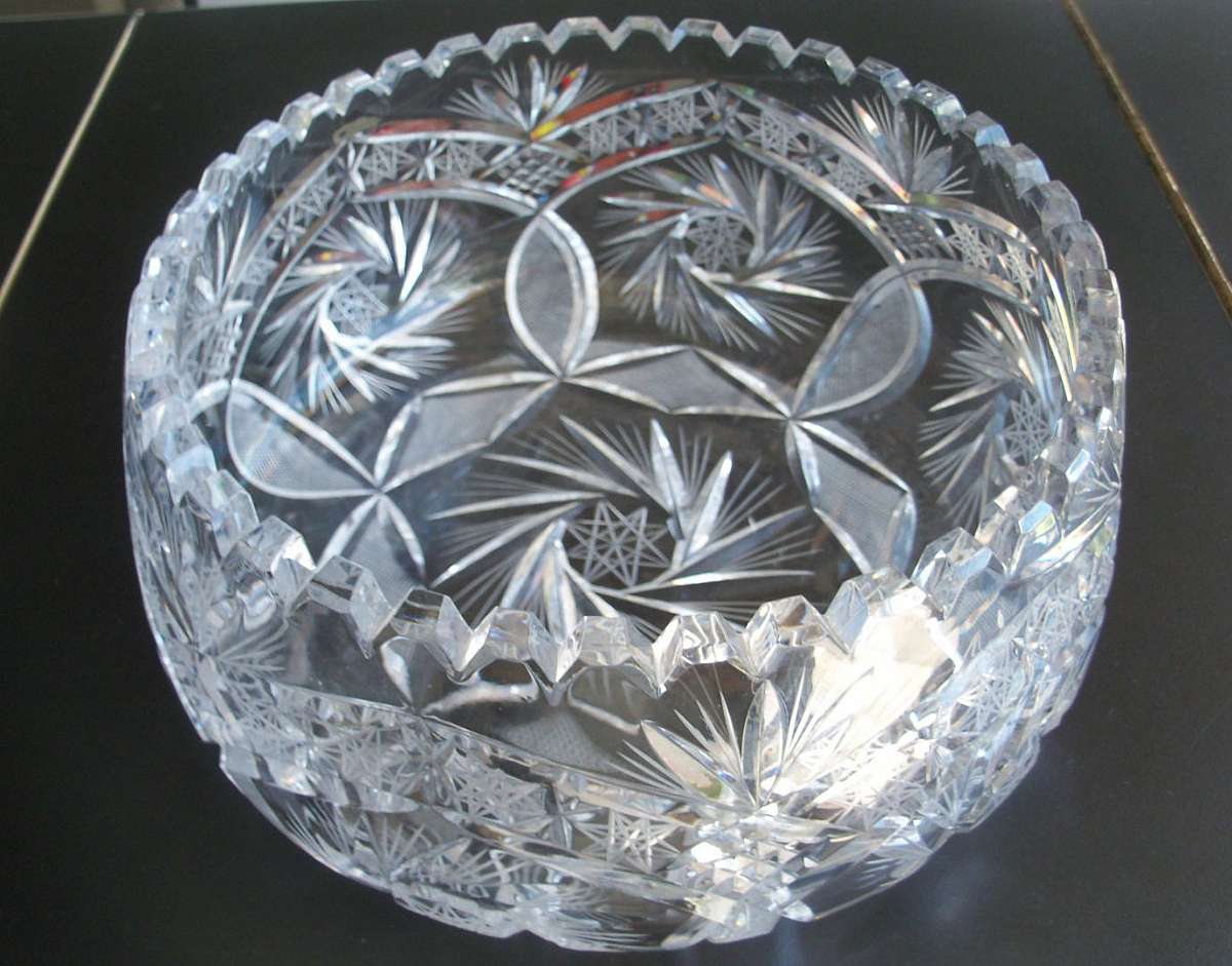 Up for sale is this Beautiful Vintage Saw Tooth Rim Heavily Decorated Bowl. Beautiful with no chips or cracks. Measures approx. 8" wide by 4"T.Shipping Excludes: Alaska/Hawaii, US Protectorates, APO/FPO, PO BoxShipping Provided to the United S