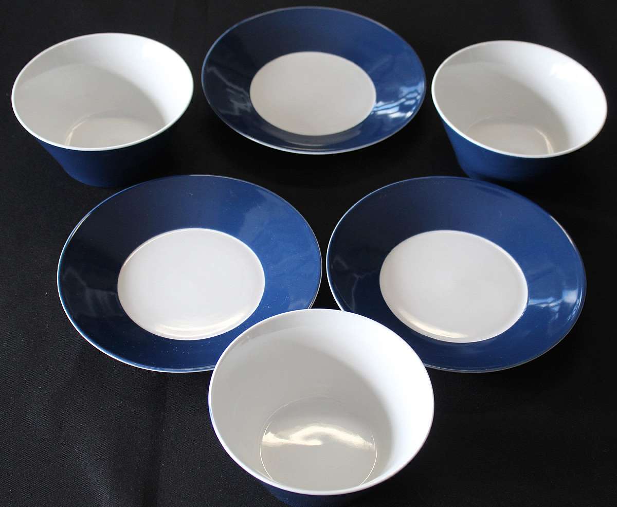 Up for sale are these Crate & Barrel Hampton Blue Set Of 3 Salad Plates and 3 Bowls in excellent condition with no chips or cracks. The plates measure approx. 8 1/8 inches wide and the bowls are 6"W by 3"D.Shipping Excludes: Alaska/Hawaii,