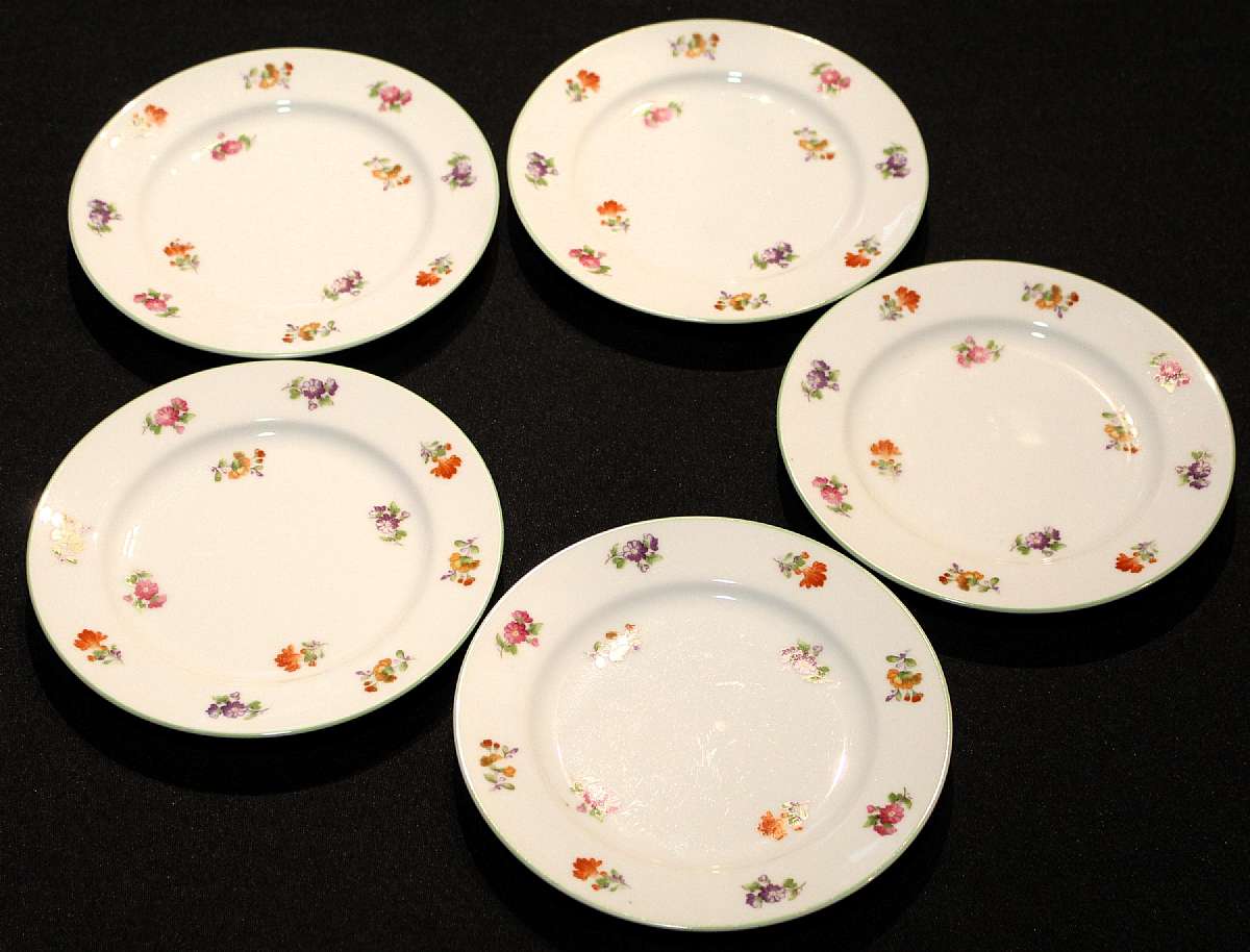 Up for sale are these Rose China Japan Small Flowers & Green Trim Pattern RO8 Five Bread Plates in excellent condition with no chips or cracks. They Measure approx. 6 1/2"W. Please see my other sales for more of this beautiful pattern. Circa 1946