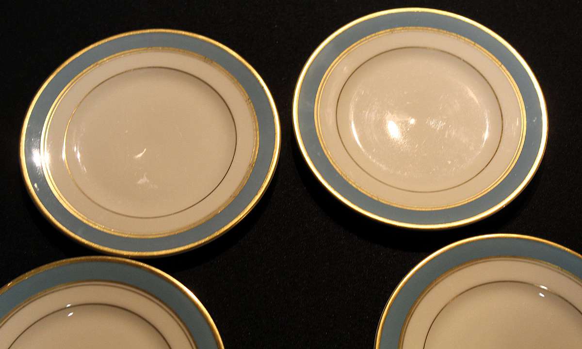 Up for sale are these Syracuse China Edmonton Set Of five Bread Plates in great condition with no chips or cracks. The Plates measure approx. 6 1/4"W. Minor wear with some utensil marks from use.Shipping Excludes: Alaska/Hawaii, US Protectorates, AP