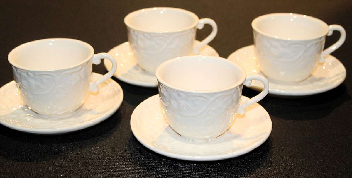 Up for sale are these Bordallo Pinheiro Flowers White Morning Glory Set of Four Cup & Saucer Sets in Excellent condition with no chips or cracks or Crazing, The Saucers measure approx. 5 7/8"W and the cups are 2 3/4"T by 3 5/8"W.  Shi