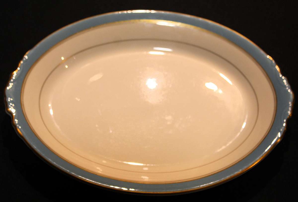Up for sale are these Syracuse China Edmonton Fourteen Inch Platter in great condition with no chips or cracks. The Platter measure approx. 14"L by 10 3/8"W.Shipping Excludes: Alaska/Hawaii, US Protectorates, APO/FPO, PO BoxShipping Provided t