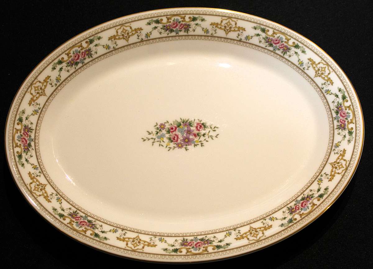 Up for sale is this Royal Doulton Alton Oval Platter in outstanding excellent condition with no chips or cracks. The Platter measures approx. 13 1/2"L by 10 1/4"W. Please see my many other sales for more of this beautiful pattern.Shipping Exclu