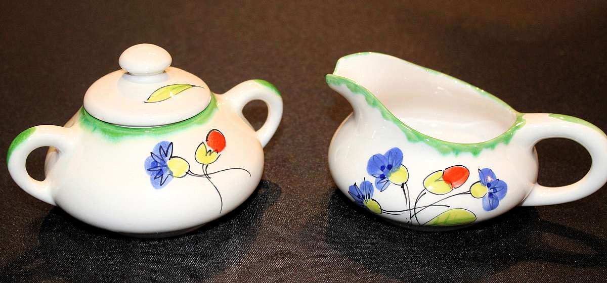 Up for sale is this Mancioli MC12 Creamer & Covered Sugar Bowl in great condition with no chips or cracks. Please see my other sales for more of this beautiful pattern.Shipping Excludes: Alaska/Hawaii, US Protectorates, APO/FPO, PO BoxShipping Provi