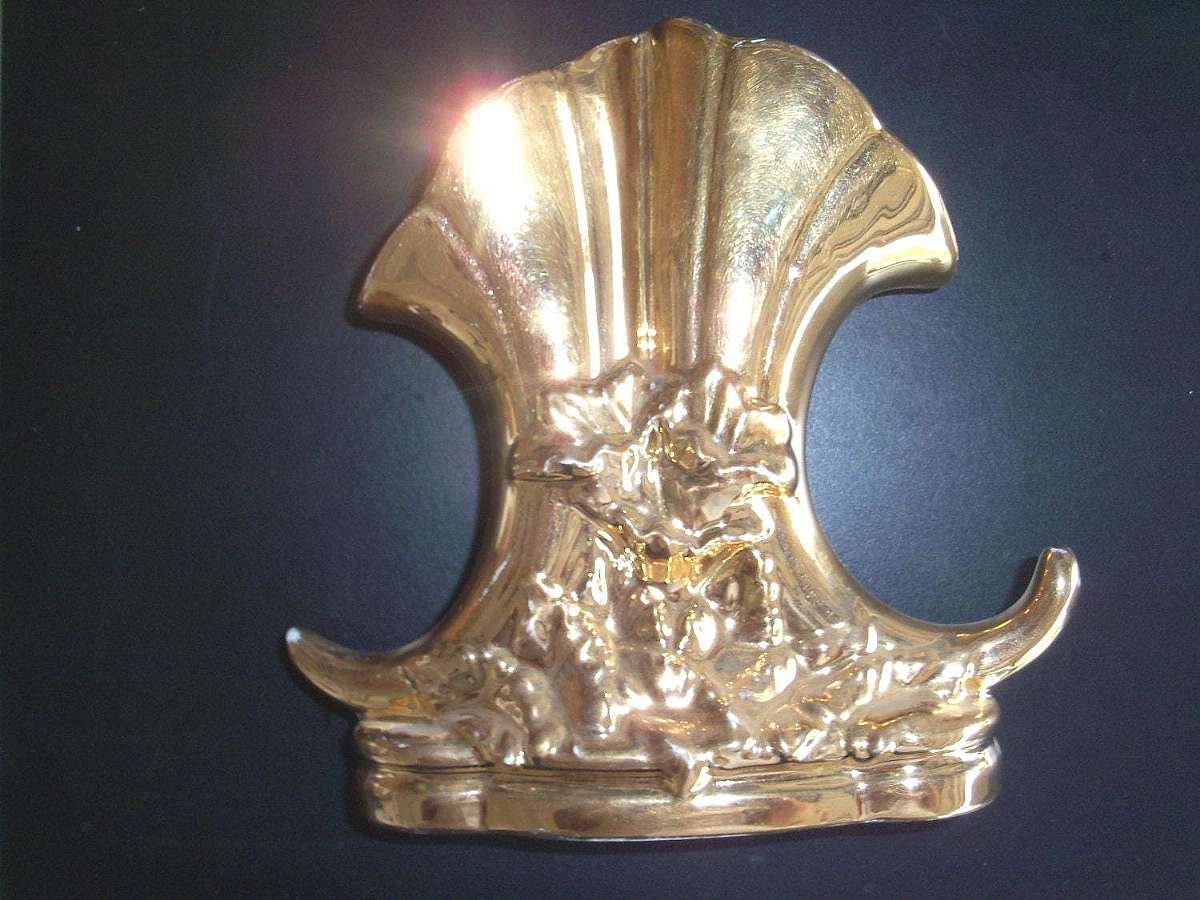 Up for sale is this Double Cornucopia Gold Plated Scalloped Vase in good condition with no chips or cracks and very minor wear. Beautiful piece that measures approx. 8  inches tall & about 8 inches wide at its widest point. Shipping Excludes: Alaska/