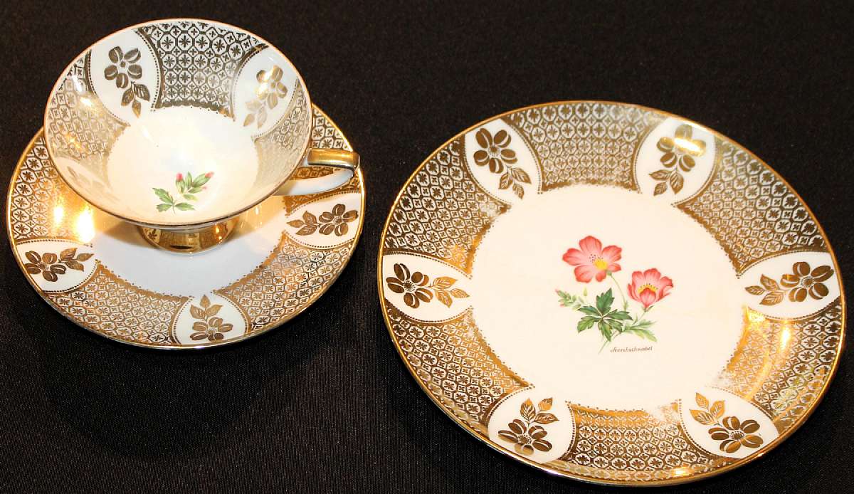 Up for sale is this Winterling Rosiow Bavaria Germany Vintage Plate Cup Saucer Trio in great condition with no chips cracks or crazing. There is some wear to the design. The plate measures approx. 7 5/8"W, the saucer 6"W & the cup is about 2 1/2"T. Please
