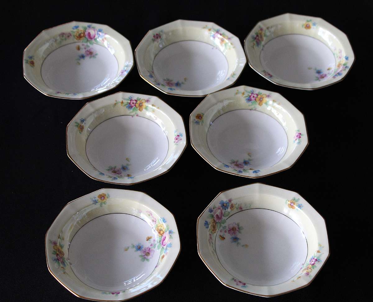 Up for sale are these Tirschenreuth The Wrexham Set Of Seven Rimmed Fruit Bowls in excellent condition with no chips or cracks. The bowls measures approx. 5 1/2"W. Shipping Excludes: Alaska/Hawaii, US Protectorates, APO/FPO, PO BoxShipping Provided