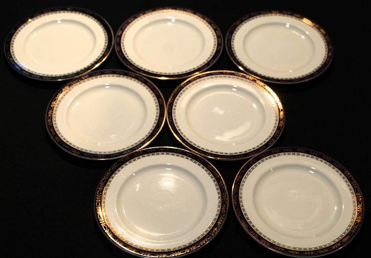 Up for sale are these Alfred Meakin Bleu De Roi Set Of Seven 7.5 Inch Salad Plates in great condition with no chips or cracks or crazing.  Shipping Excludes: Alaska/Hawaii, US Protectorates, APO/FPO, PO BoxShipping Provided to the United States Only.