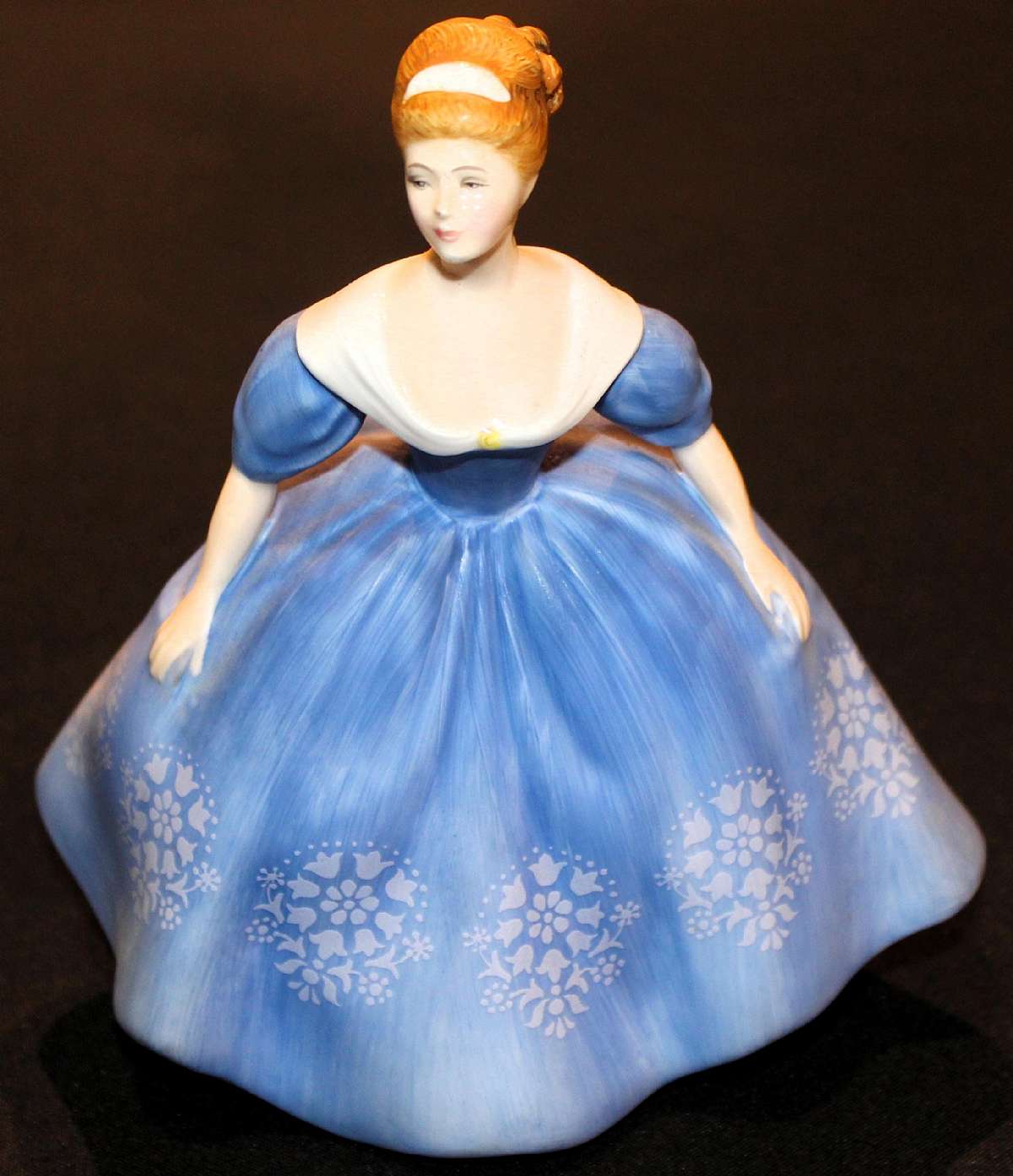 Up for sale is this Fantastic Royal Doulton Nina HN2347 Figurine in excellent condition with no chips or cracks. Measures approx. 7.5"T.Shipping Excludes: Alaska/Hawaii, US Protectorates, APO/FPO, PO BoxShipping Provided to the United States Only.