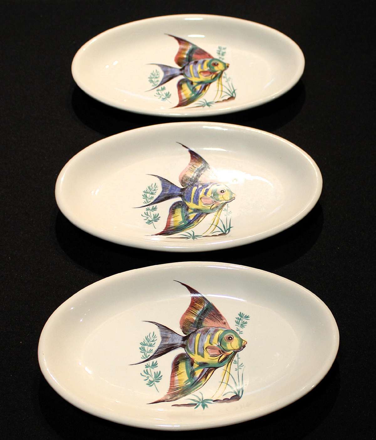Up for sale are these Three Fish Oval Plates Made In Italy in excellent condition with no chips or cracks. They measure approx. 10 1/2"L by 6 3/4"W.Shipping Excludes: Alaska/Hawaii, US Protectorates, APO/FPO, PO BoxShipping Provided to the Uni