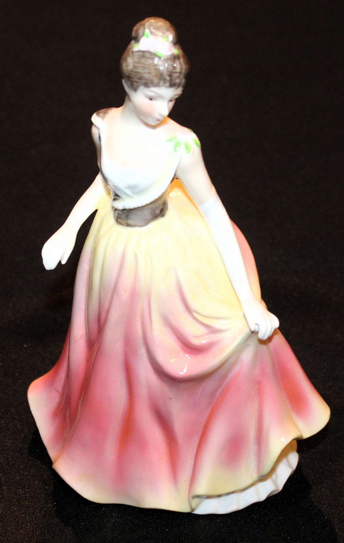 Up for sale is this Fantastic The Leonardo Collection Victoria Figurine in excellent condition with no chips or cracks. Measures approx. 8"T.Shipping Excludes: Alaska/Hawaii, US Protectorates, APO/FPO, PO BoxShipping Provided to the United States O