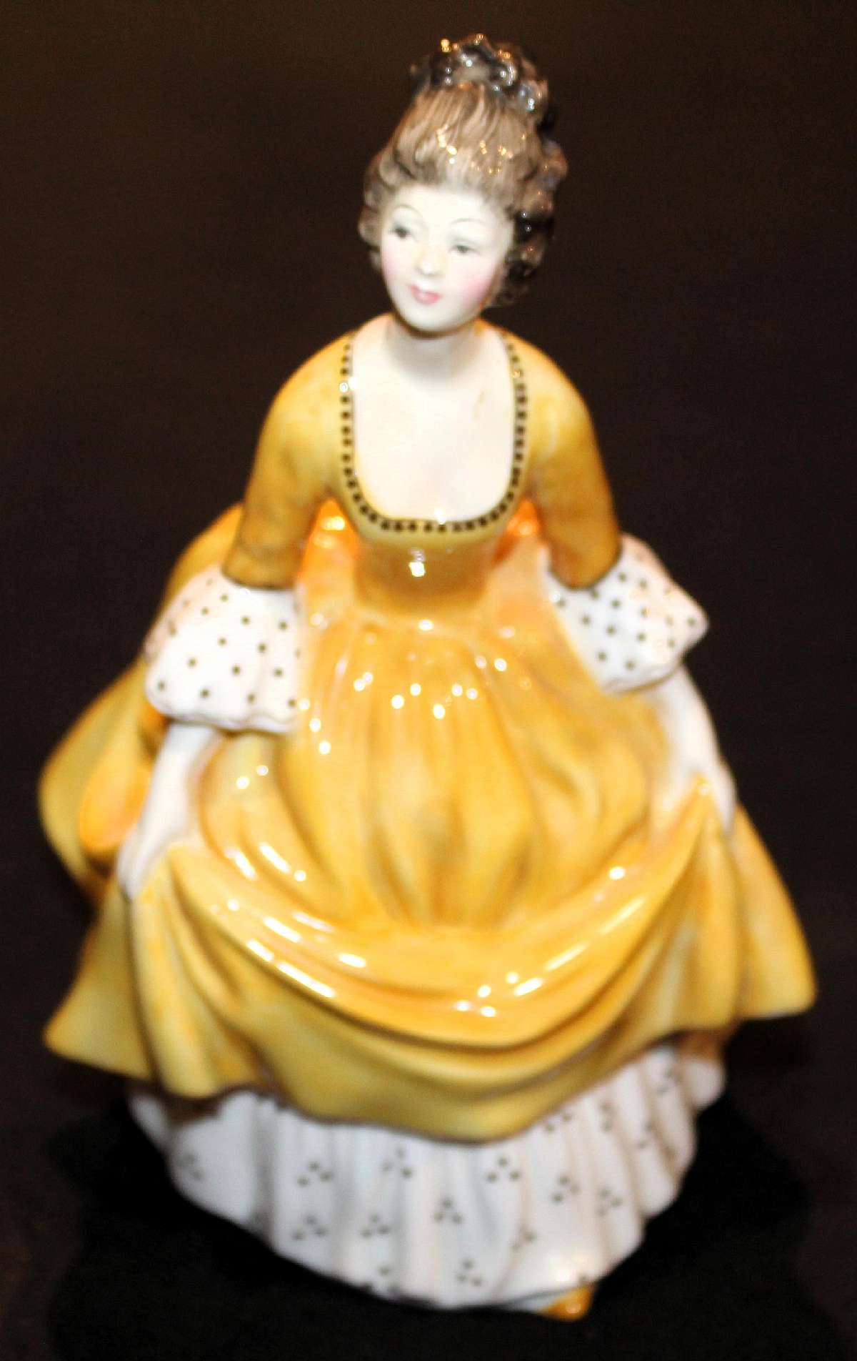 Up for sale is this Fantastic Royal Doulton Coralie HN2307 Figurine in excellent condition with no chips or cracks. Measures approx. 7.5"T.Shipping Excludes: Alaska/Hawaii, US Protectorates, APO/FPO, PO BoxShipping Provided to the United States Onl