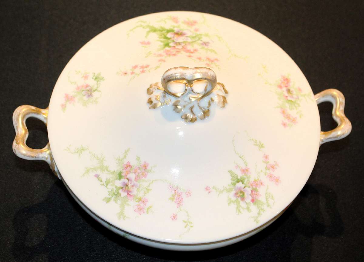 Up for sale is this Wm Guerin Pattern 52 Limoges France Antique Round Covered Vegetable Bowl in excellent condition with no chips or cracks. The bowl measure approx. 3 1/4"D without the lid by 8"W. Please see my other sales for more of this beau