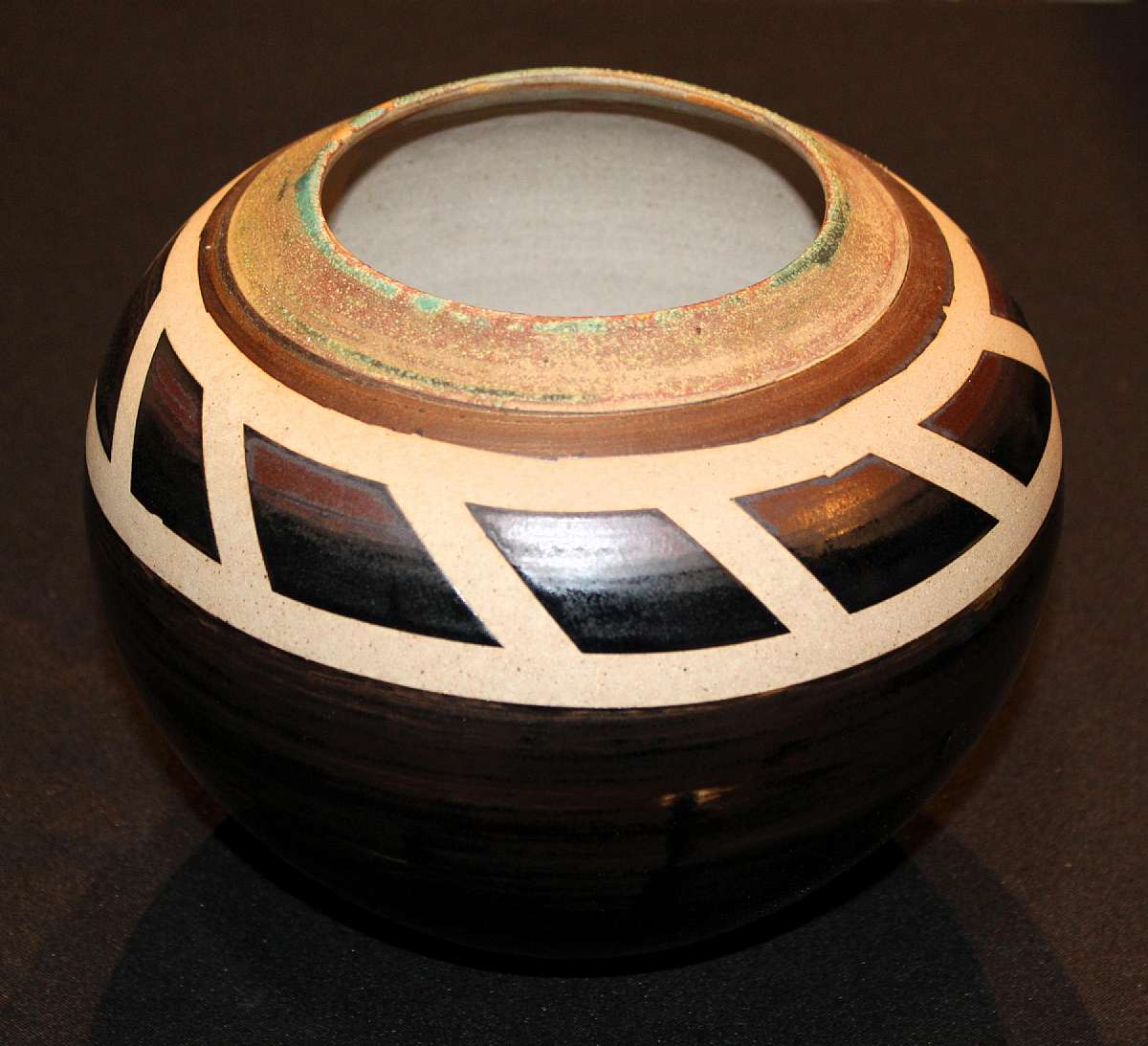 Up for sale is this Handcrafted Southwestern Native Style Pottery Jar Vase in great condition with no chips or cracks. The item measures approx. 8 1/2"T by 5 "W at the Hole and about 10"W in the middle. Shipping Excludes: Alaska/Hawaii, U
