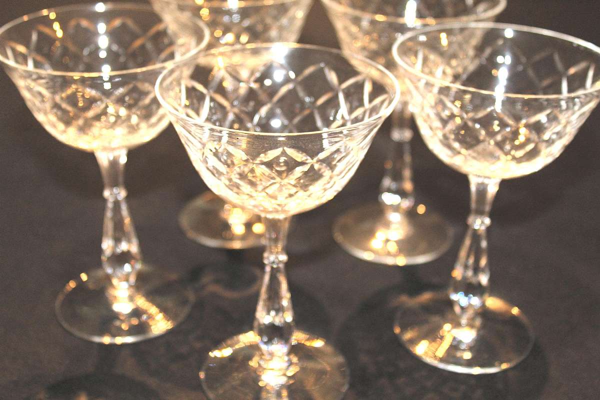 Up for sale are these Beautiful Vintage Tiffin Londonderry Set Of Five Champagne Glasses. They are in excellent condition with no chips or cracks. They measure approx. 6"T by 4"WShipping Excludes: Alaska/Hawaii, US Protectorates, APO/FPO, PO Bo