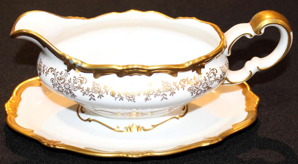 Up for sale is this Weimar Katharina Gravy Boat With Attached Underplate in excellent condition with no chips or cracks.  Shipping Excludes: Alaska/Hawaii, US Protectorates, APO/FPO, PO BoxShipping Provided to the United States Only.