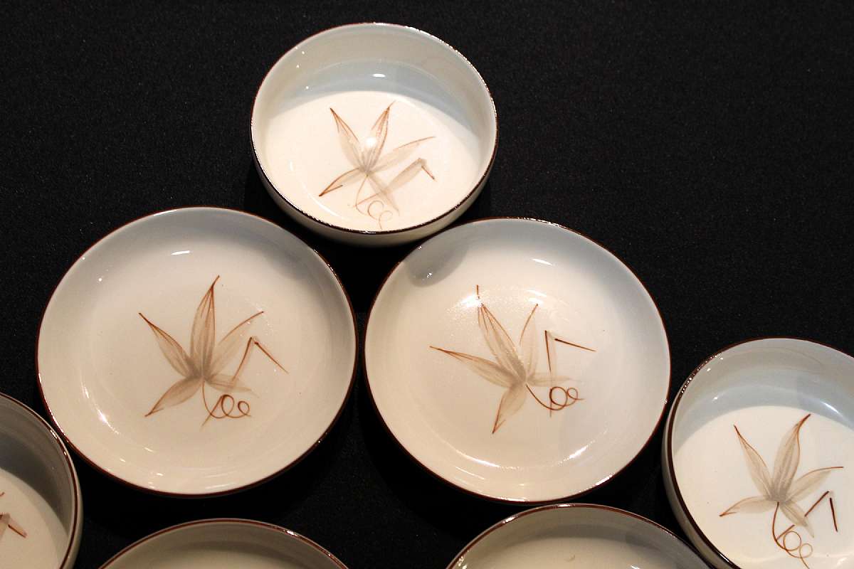 Up for sale are these Winfield Passion Flower California USA Set Of Four Bread Plates & Four Fruit Bowls in excellent condition with no chips or cracks. The Bread plates measure approx. 5 3/4"W and the bowls 4 7/8"W.Shipping Excludes: Alask