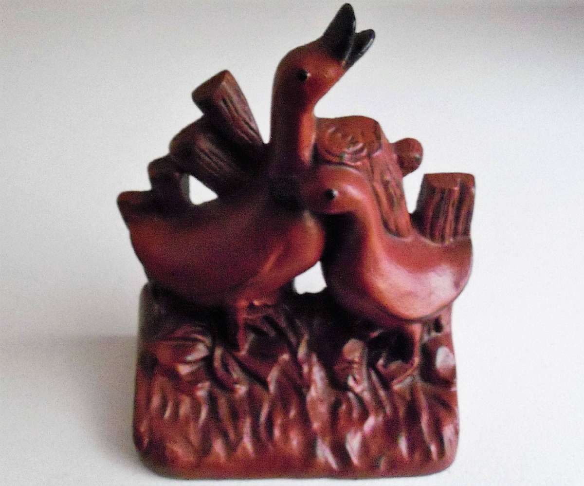 Up for sale is this Vintage Loving Duck Design Cast Iron Doorstop. Measures approx.7 inches wide by 8 1/4"T.   Shipping Excludes: Alaska/Hawaii, US Protectorates, APO/FPO, PO BoxShipping Provided to the United States Only.