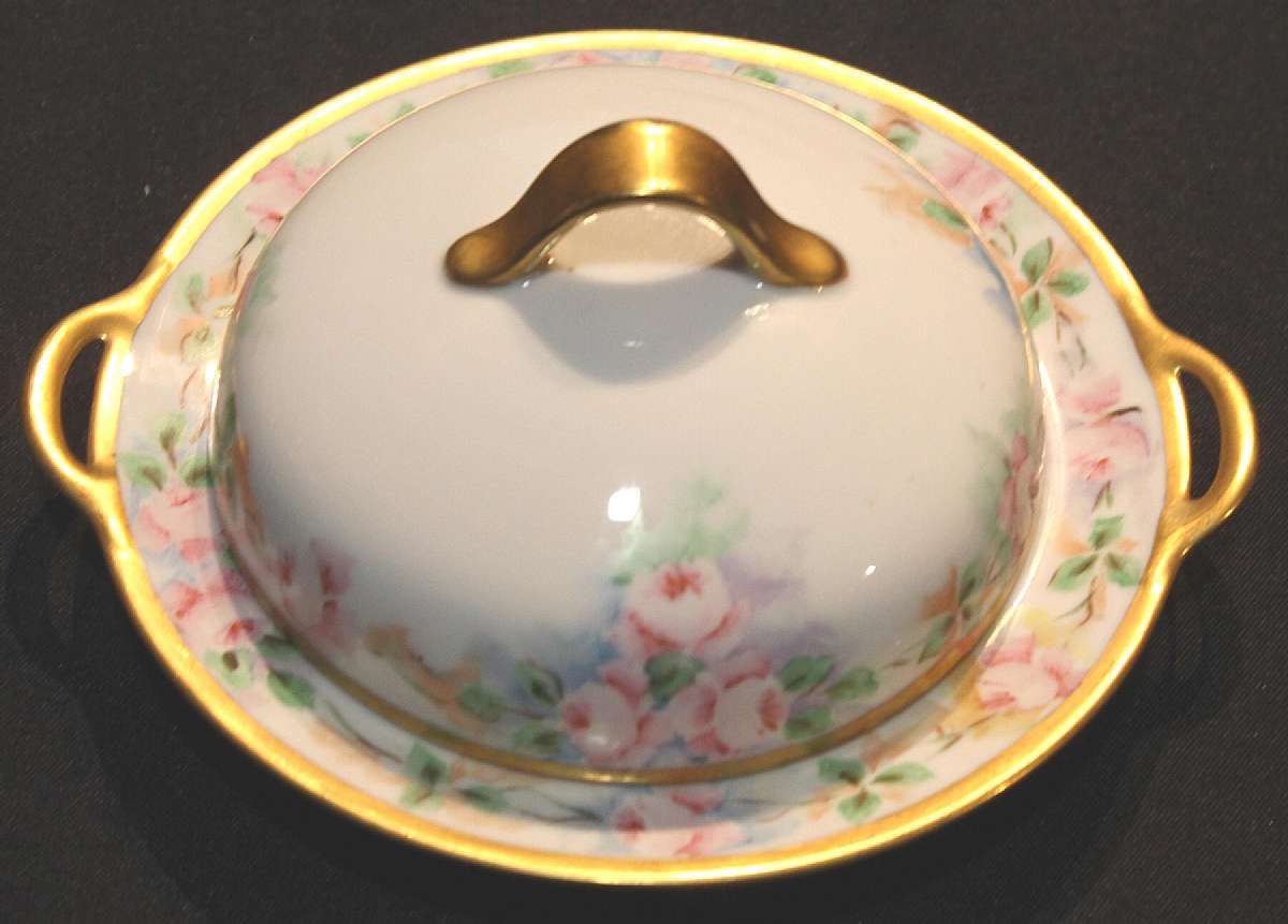 Up for sale is this Royal Bayreuth Antique Pink Rose Floral Covered Butter Dish in great condition with no chips, cracks or crazing. Minor Gold Wear. The Butter Dish measures approx. 8 1/2"W from handle to handle. This mark was used around 1902. Please se