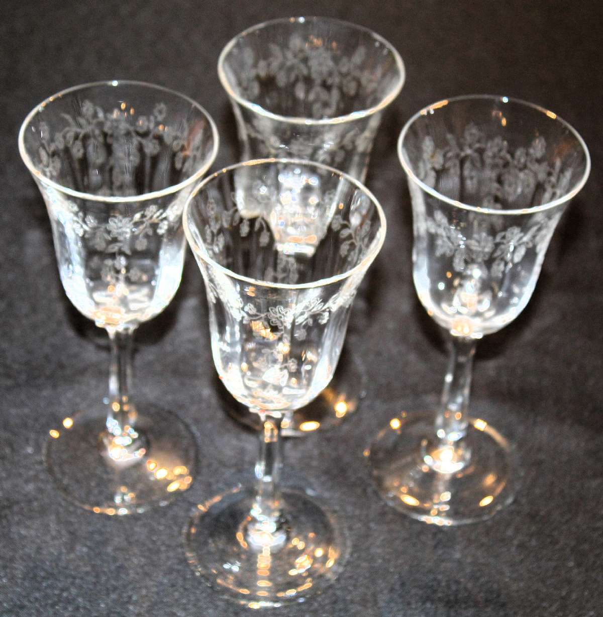 Up for sale are these Beautiful Lenox Castle Garden Set Of Four Wine Glasses in excellent condition with no chips or cracks. The wine glasses Measure approx. 6 3/4"T by 2 3/4"W.Shipping Excludes: Alaska/Hawaii, US Protectorates, APO/FPO, PO Box