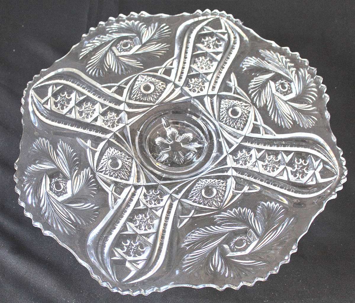 Up for sale is this Smith Glass Galaxy Large Torte Plate in excellent condition with no chips or cracks. The torte Plate/Platter measures approx. 18 3/4"W. Shipping Excludes: Alaska/Hawaii, US Protectorates, APO/FPO, PO BoxShipping Provided to the