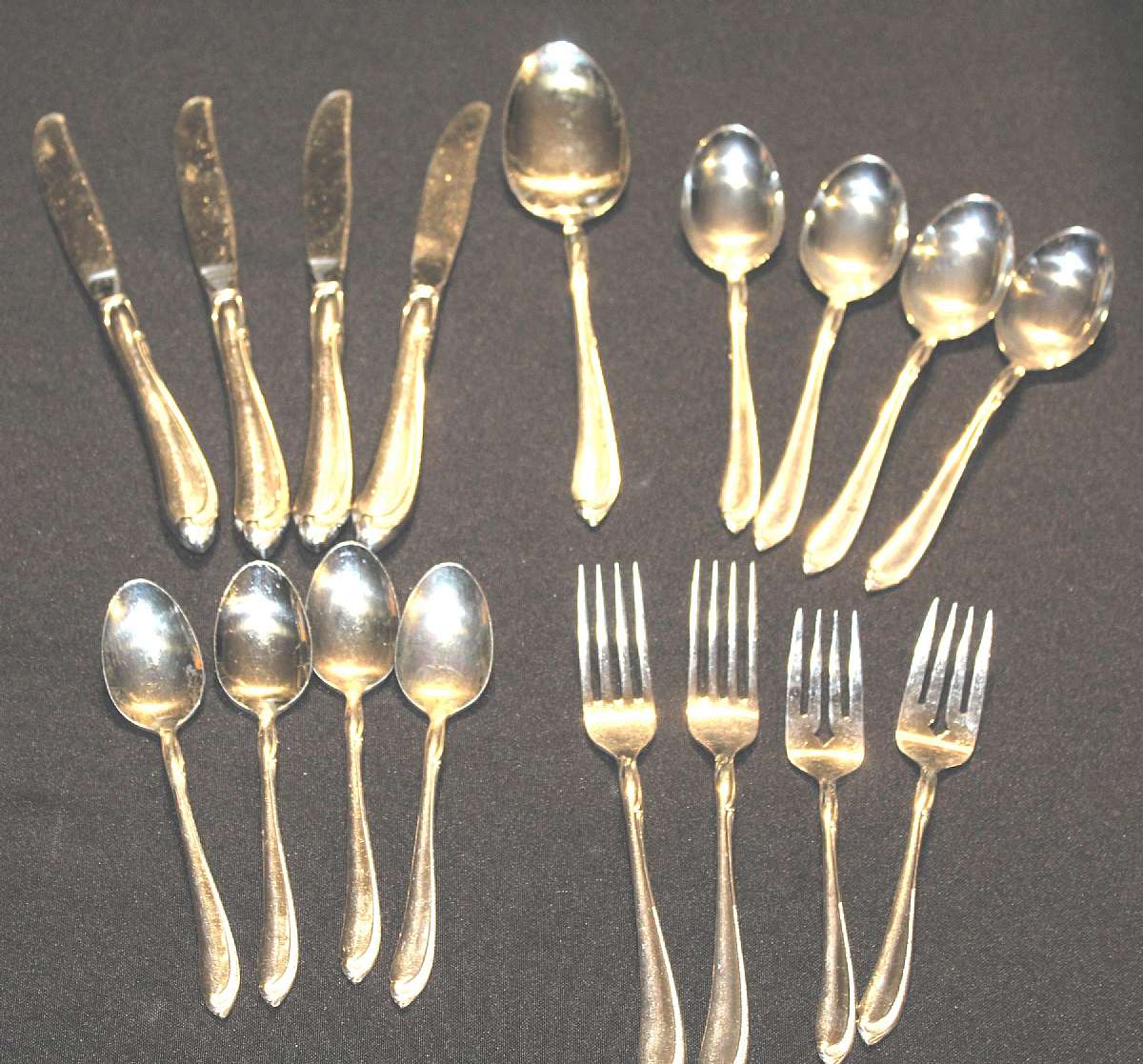 Up for sale are these Oneida Whispering Sand 17 Piece Silverplate Flatware Set. Included in this set are Four 8 1/2" Knifes, Two 7 3/8" Forks, Four 6 7/8" Soup Spoons, One 8 1/4" Tablespoon, Two 6 1/4" Salad Forks & Four 6 1/8" Teaspoons.  Everything we o
